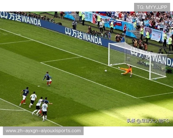 足球运动中的5个关键技巧与战术演变分析